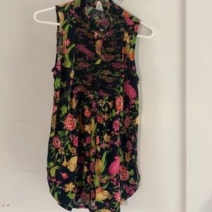 Mock neck,sleeveless blouse